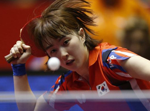 女子削球@大赛中女子使用削球技术，动作潇洒，技术娴熟！